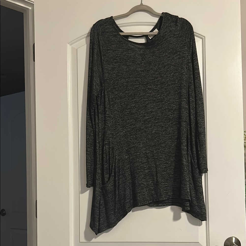 Women's 24/7 Black with Gray Long Sleeve Tunic Top with Pockets